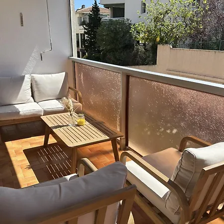 Charming With Swimming Pool Near Beach 아파트