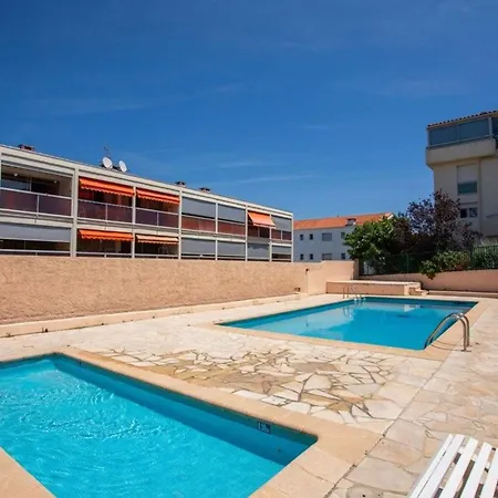 Charming With Swimming Pool Near Beach 아파트